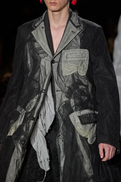 Look 100
